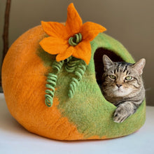 Load image into Gallery viewer, pumpkin cat cave