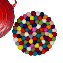 Load image into Gallery viewer, Felt Wool Ball Round Trivet