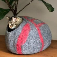 Load image into Gallery viewer, handmade natural wool cat bed