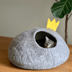 wool cat cave with crown