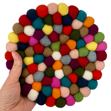 Load image into Gallery viewer, Felt Wool Ball Round Trivet
