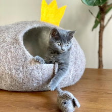 Load image into Gallery viewer, felt wool cat cave