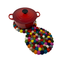 Load image into Gallery viewer, Felt Wool Ball Round Trivet