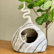 Load image into Gallery viewer, beautiful high quality wool cat bed