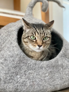 CURLY TAIL Brown Wool Cat Cave | Cat Bed