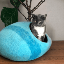 Load image into Gallery viewer, Wool-cat-cave-handmade-cat-bed-felt-wool