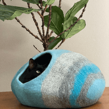 Load image into Gallery viewer, Eco friendly natural wool cat cave cat bed