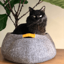 Load image into Gallery viewer, gray wool handmade cat bed